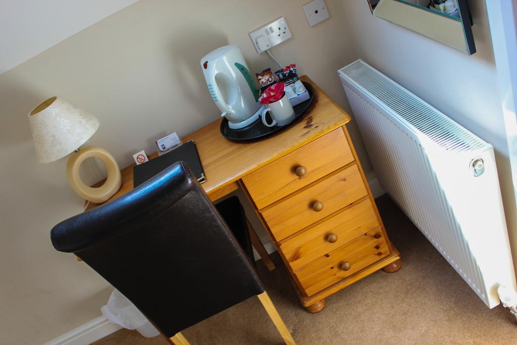 Eden End Guest House Хокли Хийт Екстериор снимка