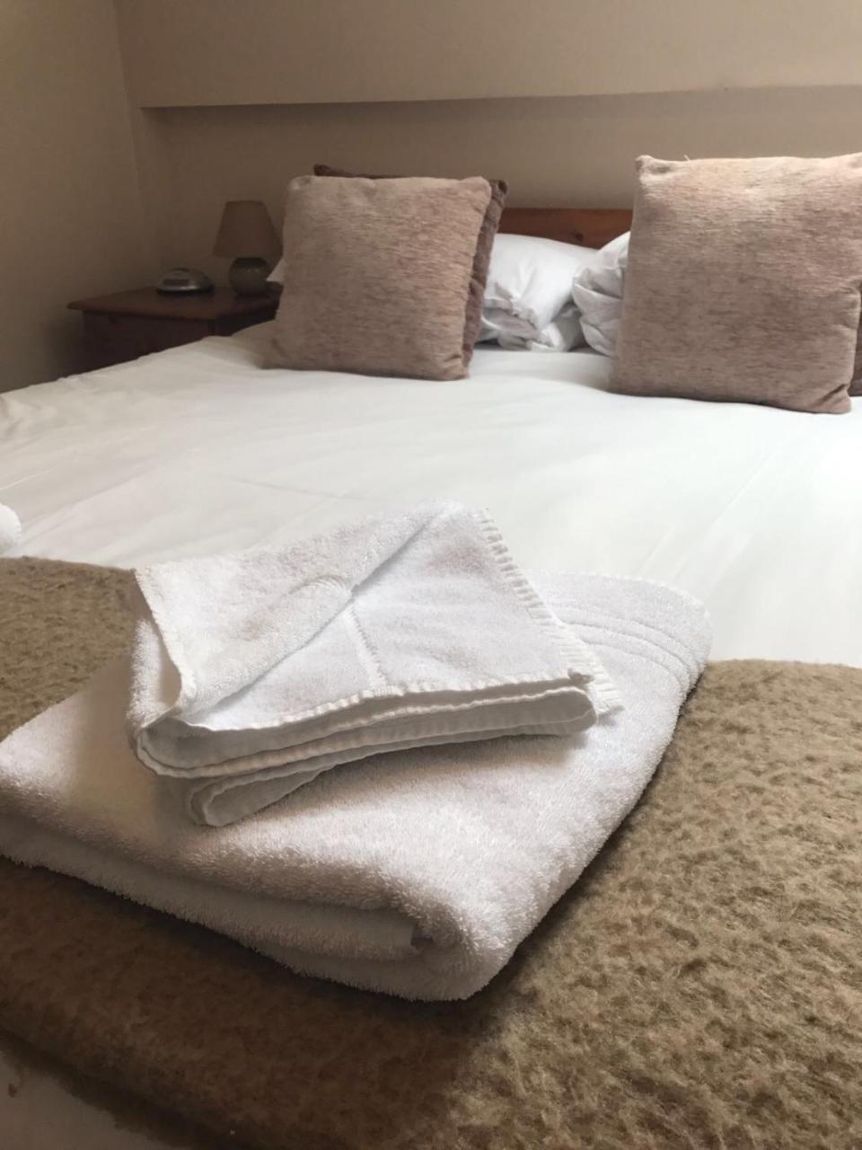 Eden End Guest House Хокли Хийт Екстериор снимка