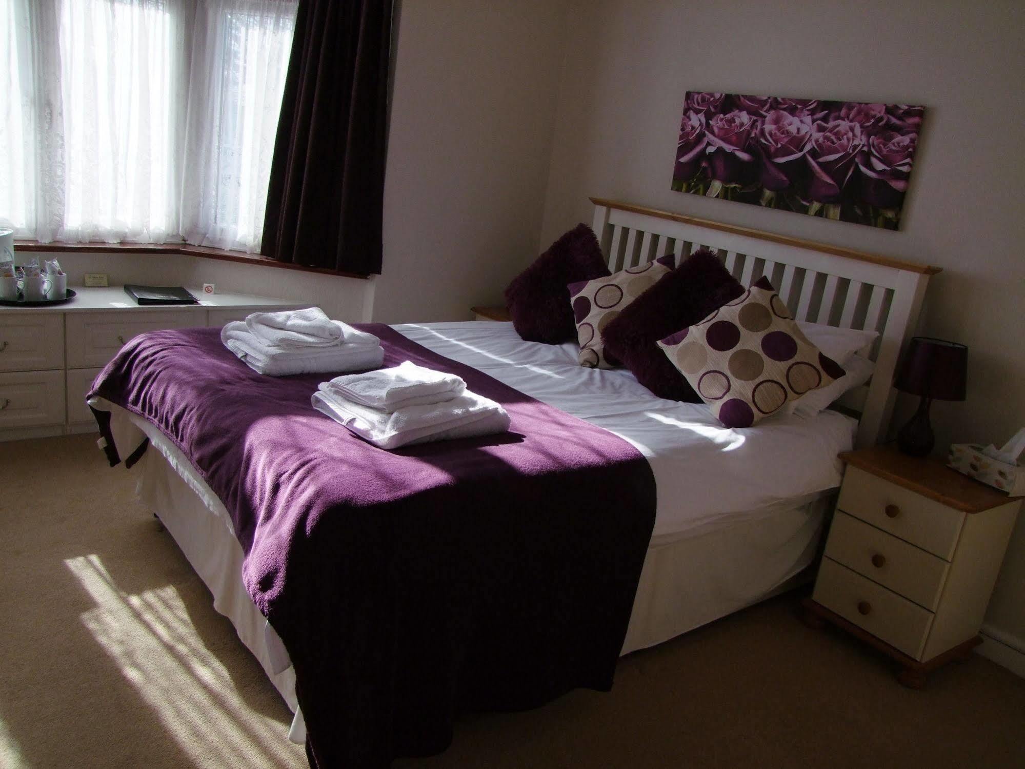 Eden End Guest House Хокли Хийт Екстериор снимка