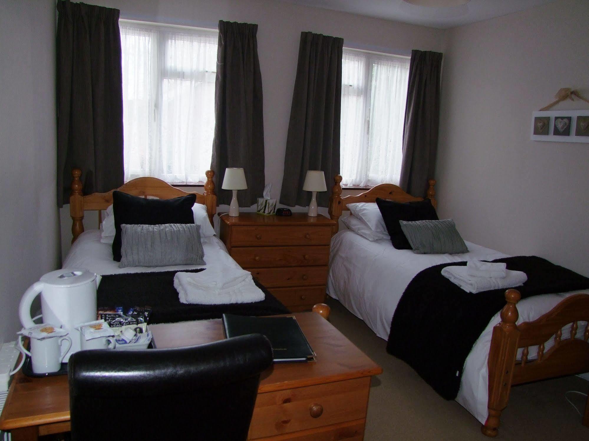 Eden End Guest House Хокли Хийт Екстериор снимка