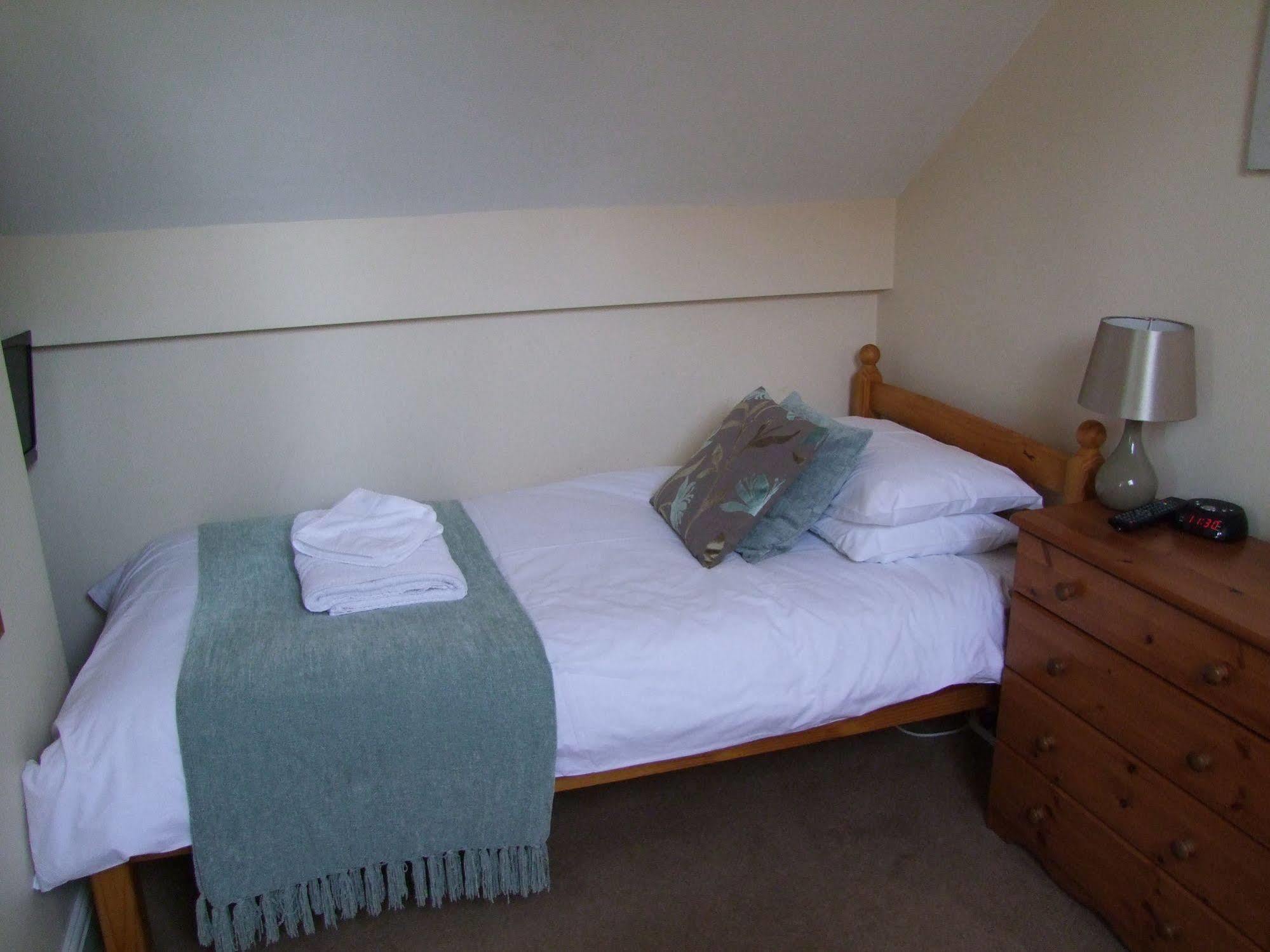 Eden End Guest House Хокли Хийт Екстериор снимка
