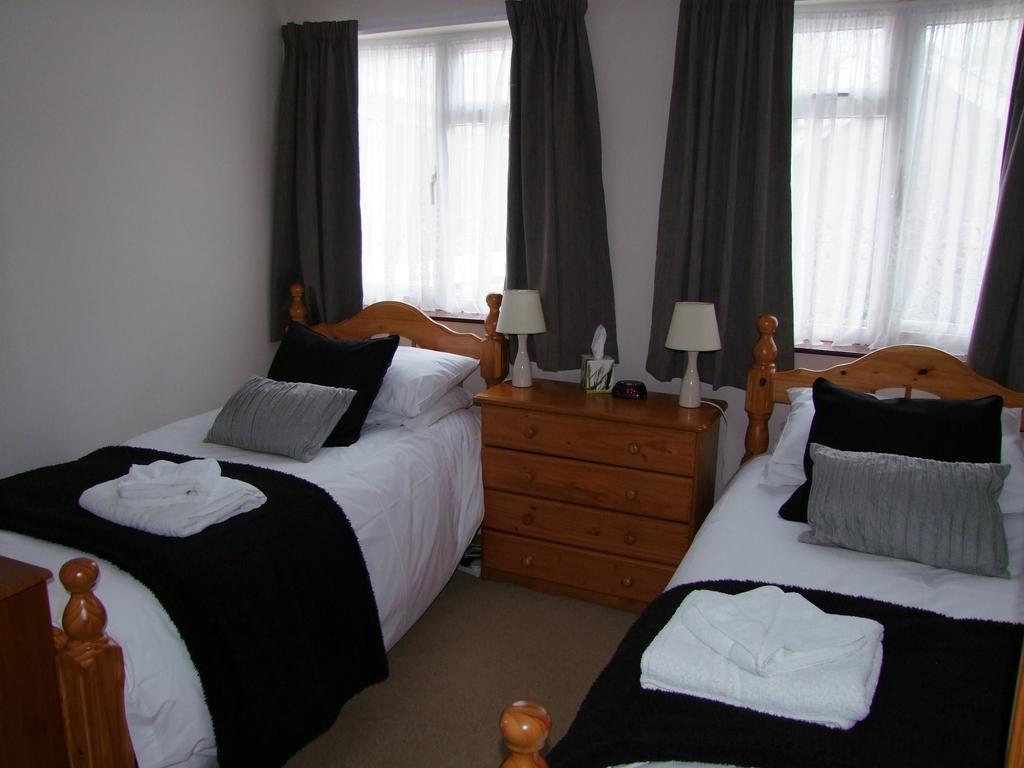 Eden End Guest House Хокли Хийт Екстериор снимка